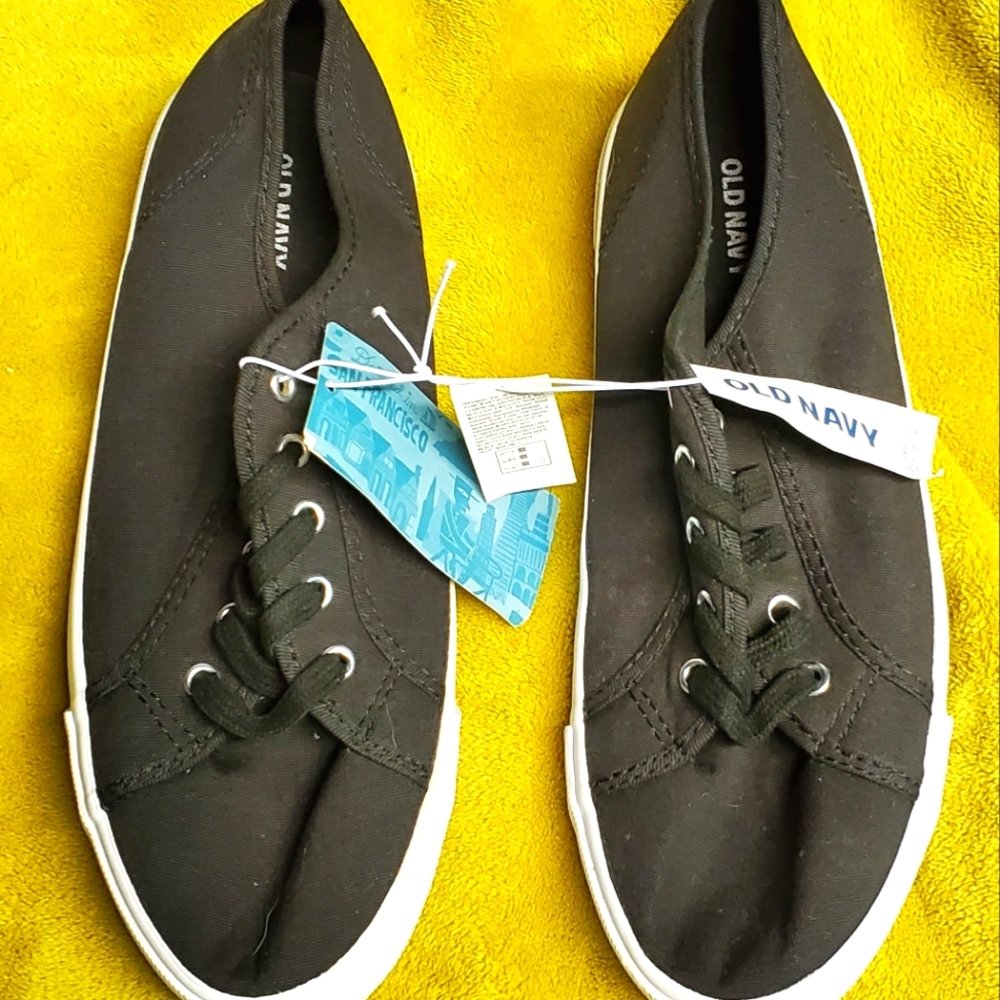 Old navy boat shoes. Size 10